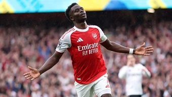 Arteta nêu lý do rút Saka khỏi sân chỉ sau 45 phút