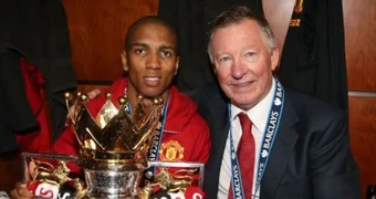 Ashley Young giải nghệ, khép lại hành trình 23 năm lẫy lừng