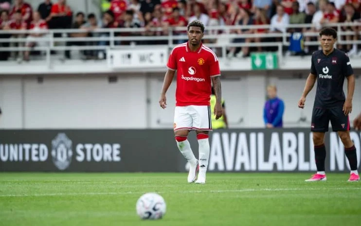 Ba bài học cho Carrick sau màn ra mắt của Andrey Santos Ba bài học cho Carrick sau màn ra mắt của Andrey Santos