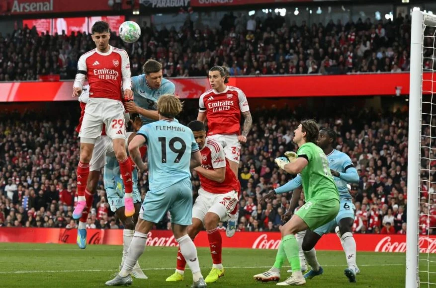 Ba điều chỉnh chiến thuật giúp Arsenal vô địch Ngoại hạng Anh Ba điều chỉnh chiến thuật giúp Arsenal vô địch Ngoại hạng Anh
