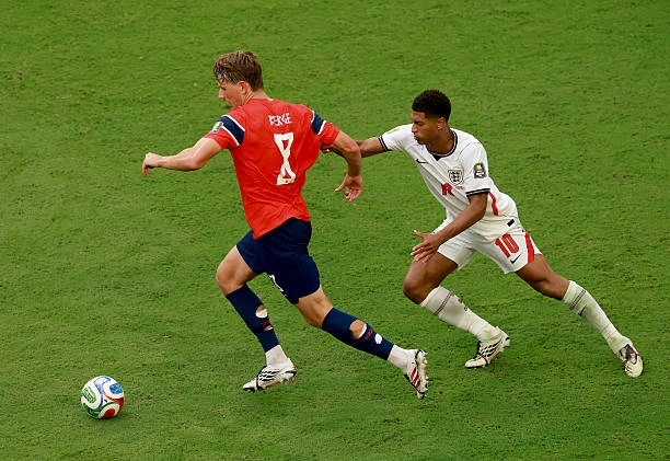 Ba phương án giá hời cho tuyến giữa Man Utd thay vì Tchouameni
