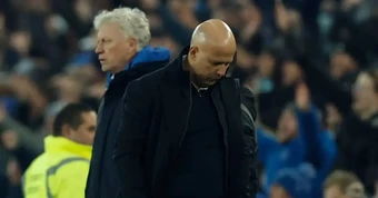 Bác lời HLV Slot, Moyes tố trọng tài ưu ái Liverpool