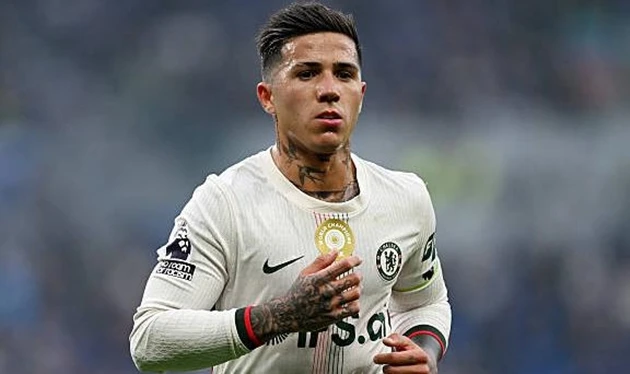 Bài toán thiếu Enzo Fernandez thử thách bản lĩnh Liam Rosenior Bài toán thiếu Enzo Fernandez thử thách bản lĩnh Liam Rosenior