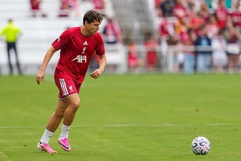 Bám trụ lại Liverpool, Chiesa quyết ghi điểm với Iraola