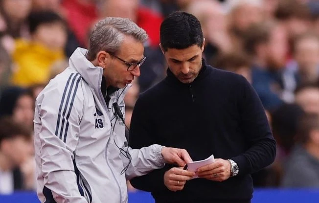 Bản năng cầm quân của Arteta giúp Arsenal tiến sát ngôi vương Bản năng cầm quân của Arteta giúp Arsenal tiến sát ngôi vương