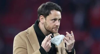 Bản thiết kế tuyến giữa Man Utd của Christopher Vivell