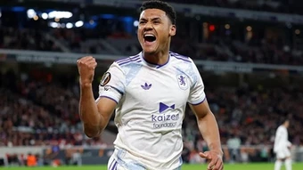 Bán Watkins, Aston Villa tìm được tiền đạo đáng gờm thay thế
