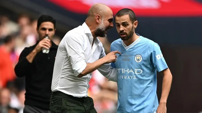 Bernardo Silva: 'Tôi sẽ không tiết lộ ai đã ném chai nước vào Mourinho' Bernardo Silva: 'Tôi sẽ không tiết lộ ai đã ném chai nước vào Mourinho'