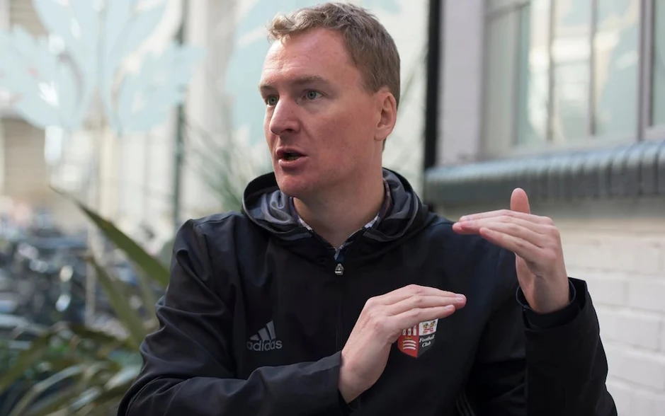 Bí mật đằng sau sự trỗi dậy mạnh mẽ của Brentford Bí mật đằng sau sự trỗi dậy mạnh mẽ của Brentford