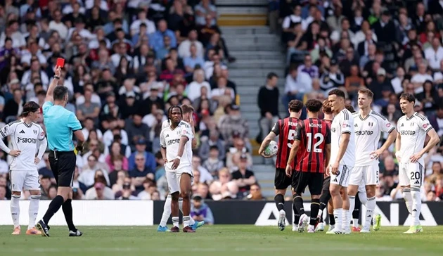 Bournemouth áp sát top 5 sau trận cầu 2 thẻ đỏ ở London Bournemouth áp sát top 5 sau trận cầu 2 thẻ đỏ ở London