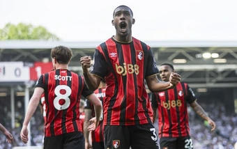 Bournemouth áp sát top 5 sau trận cầu 2 thẻ đỏ ở London