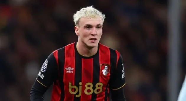 Bournemouth đình chỉ Alex Jimenez vì cáo buộc nhắn tin cho nữ sinh Bournemouth đình chỉ Alex Jimenez vì cáo buộc nhắn tin cho nữ sinh
