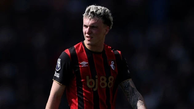 Bournemouth gạch tên Alex Jimenez vì bê bối mạng xã hội Bournemouth gạch tên Alex Jimenez vì bê bối mạng xã hội