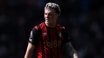 Bournemouth gạch tên Alex Jimenez vì bê bối mạng xã hội