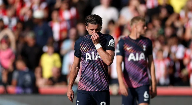 Brentford nhấn chìm Tottenham 3-0 ở ngày ra quân Ngoại hạng Anh 2026/27 Brentford nhấn chìm Tottenham 3-0 ở ngày ra quân Ngoại hạng Anh 2026/27