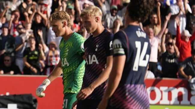 Brentford nhấn chìm Tottenham 3-0 ở ngày ra quân Ngoại hạng Anh 2026/27 Brentford nhấn chìm Tottenham 3-0 ở ngày ra quân Ngoại hạng Anh 2026/27