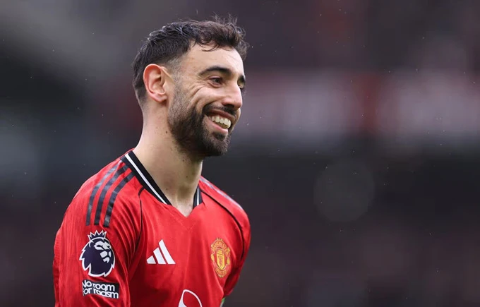 Bruno Fernandes 'chưa đủ tuổi' giành danh hiệu Cầu thủ xuất sắc nhất năm Bruno Fernandes 'chưa đủ tuổi' giành danh hiệu Cầu thủ xuất sắc nhất năm