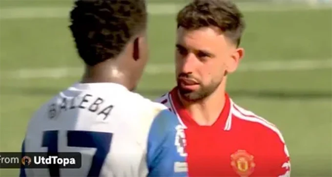 Bruno Fernandes gây sốt vì động thái với Baleba Bruno Fernandes gây sốt vì động thái với Baleba
