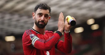 Bruno Fernandes nhận giải Cầu thủ xuất sắc nhất giải Ngoại hạng Anh
