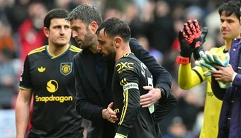 Bruno Fernandes trút giận lên đồng đội sau trận hòa Sunderland