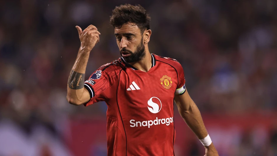 Bruno Fernandes và Declan Rice không hay bằng Rayan Cherki Bruno Fernandes và Declan Rice không hay bằng Rayan Cherki