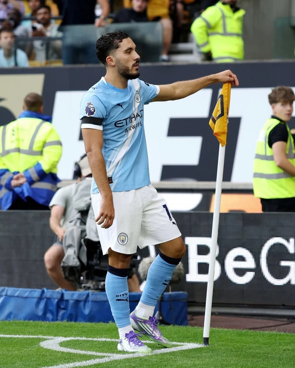 Bruno Fernandes và Declan Rice không hay bằng Rayan Cherki Bruno Fernandes và Declan Rice không hay bằng Rayan Cherki