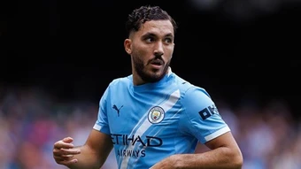Bruno Fernandes và Declan Rice không hay bằng Rayan Cherki