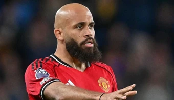 Bryan Mbeumo lạc lõng trong ngày vui của Man Utd