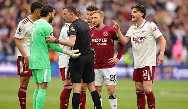 Bước ngoặt lịch sử đưa Arsenal chạm tay vào ngôi vương Bước ngoặt lịch sử đưa Arsenal chạm tay vào ngôi vương