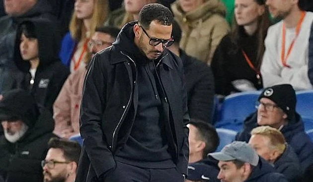 Các cầu thủ Chelsea đã thực sự quay lưng với Liam Rosenior Các cầu thủ Chelsea đã thực sự quay lưng với Liam Rosenior