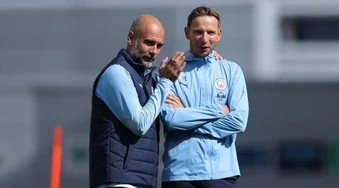 Cách Pep Lijnders giải phóng bộ não của Guardiola