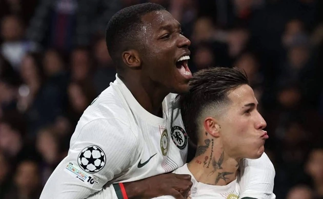 Caicedo là báu vật còn Enzo mất vị thế bất khả xâm phạm Caicedo là báu vật còn Enzo mất vị thế bất khả xâm phạm