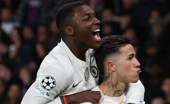 Caicedo là báu vật còn Enzo mất vị thế bất khả xâm phạm