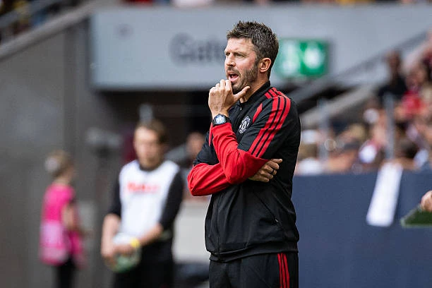 Carragher chê Carrick thiếu phẩm chất để vô địch cùng MU
