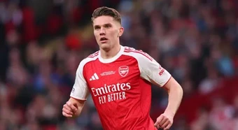 Carragher hoài nghi Gyokeres, xúi Arsenal mua tiền đạo mới