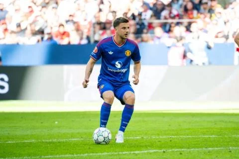 Carrick chốt phương án ít ai ngờ cho bộ ba tiền vệ MU Carrick chốt phương án ít ai ngờ cho bộ ba tiền vệ MU