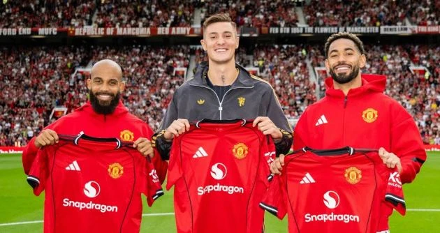 Carrick giải bài toán hàng công nhờ 'tam tấu' của Man Utd Carrick giải bài toán hàng công nhờ 'tam tấu' của Man Utd