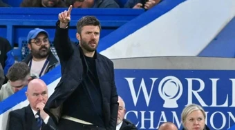 Carrick giải bài toán hàng công nhờ 'tam tấu' của Man Utd