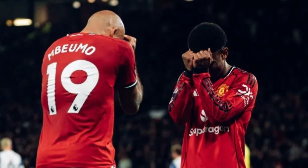 Carrick giải phóng Amad, kích hoạt Mbeumo ở MU Carrick giải phóng Amad, kích hoạt Mbeumo ở MU