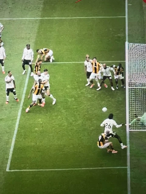 CĐV MU bức xúc khi Maguire 'kèm siêu chặt' đồng đội Mazraoui CĐV MU bức xúc khi Maguire 'kèm siêu chặt' đồng đội Mazraoui