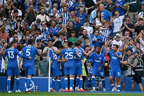 CĐV qua đời, Brighton nhận cú sốc sau chiến thắng tưng bừng trước Aston Villa CĐV qua đời, Brighton nhận cú sốc sau chiến thắng tưng bừng trước Aston Villa