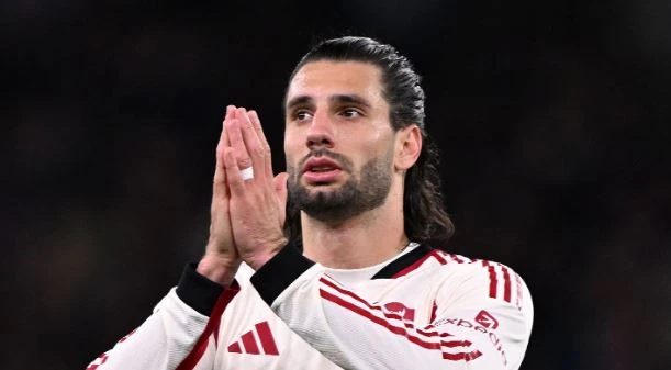 Chấm điểm Liverpool: Điểm sáng Ngumoha; Cú đúp 'đắng lòng' của Van Dijk
