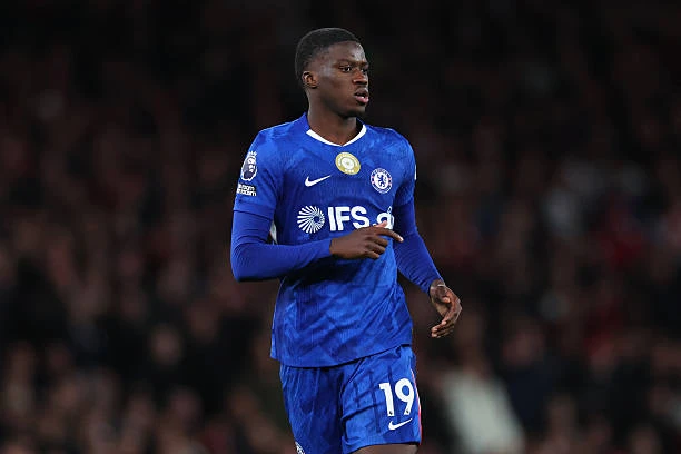 Chelsea cân nhắc rao bán trung vệ Mamadou Sarr Chelsea cân nhắc rao bán trung vệ Mamadou Sarr