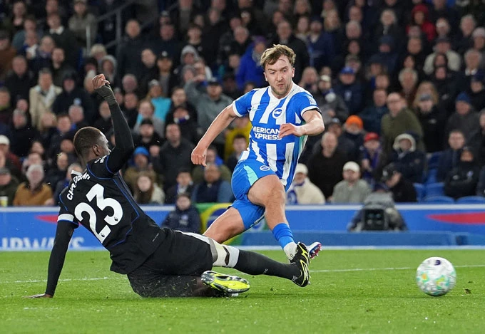 Chelsea đối mặt khoản đền bù 'khủng' nếu sa thải Rosenior Chelsea đối mặt khoản đền bù 'khủng' nếu sa thải Rosenior