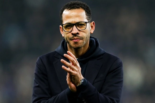 Chelsea được khuyên sa thải Liam Rosenior để đón người cũ Chelsea được khuyên sa thải Liam Rosenior để đón người cũ