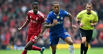 Chelsea ngắt mạch thua bằng trận hòa trước Liverpool