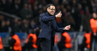 Chelsea trước bài toán khó: Giữ hay thay HLV Rosenior?