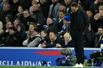 Chelsea tự đẩy mình khỏi cuộc đua top 5