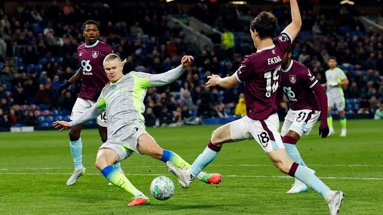 Chiến thắng 1-0 của Man City có thể là bất lợi trong cuộc đua với Arsenal Chiến thắng 1-0 của Man City có thể là bất lợi trong cuộc đua với Arsenal