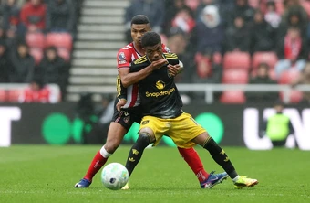 Chuyên gia chê tuyến giữa MU lép vế trước Sunderland